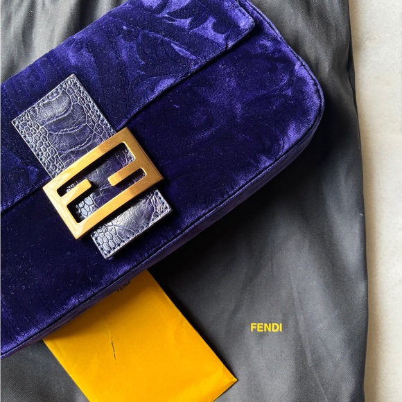 Vintage Fendi Baguette in embroidered purple velvet - Picture 9 of 16
